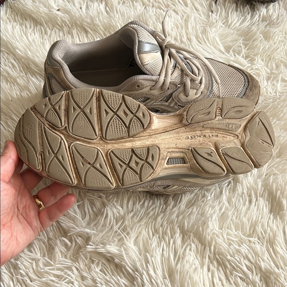 Asics Light Beige and Gray Running Shoes, GEL NYC, in cream oyster colorway - Picture 5 of 13